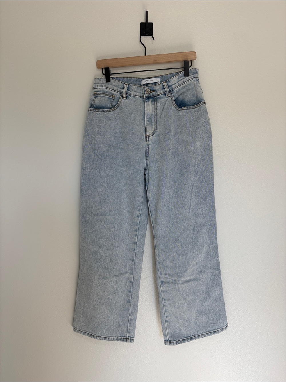 Q2 Premium Denim High Rise Relaxed Wide Crop Jeans Stretch Light Wash Medium